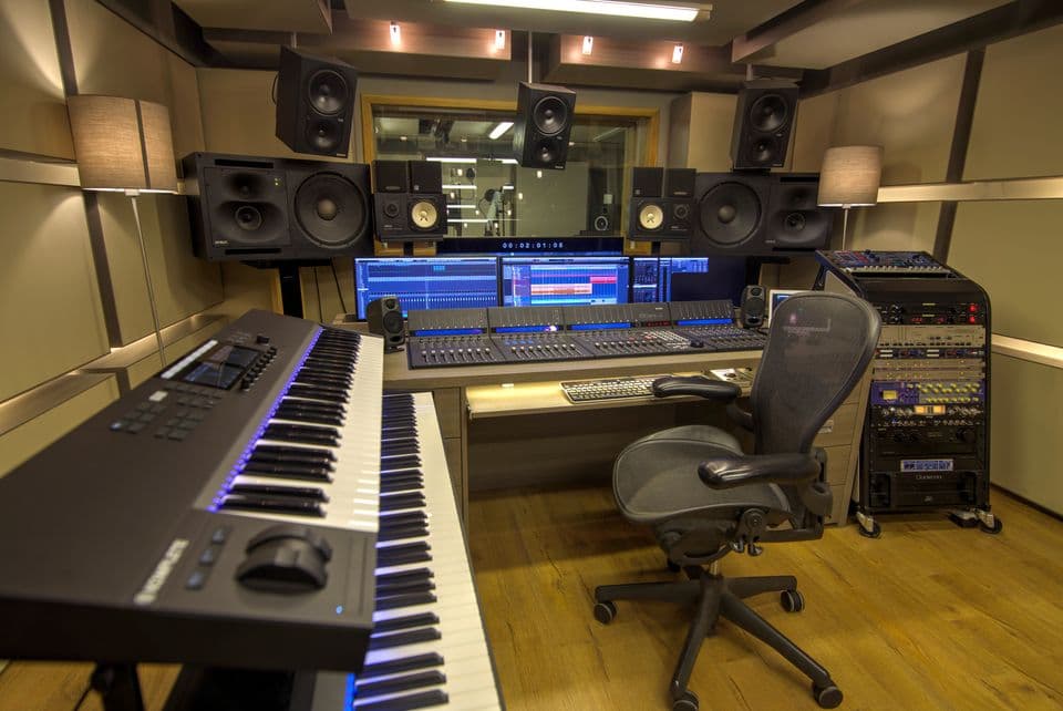 STUDIO - MAIN CONTROL ROOM 01